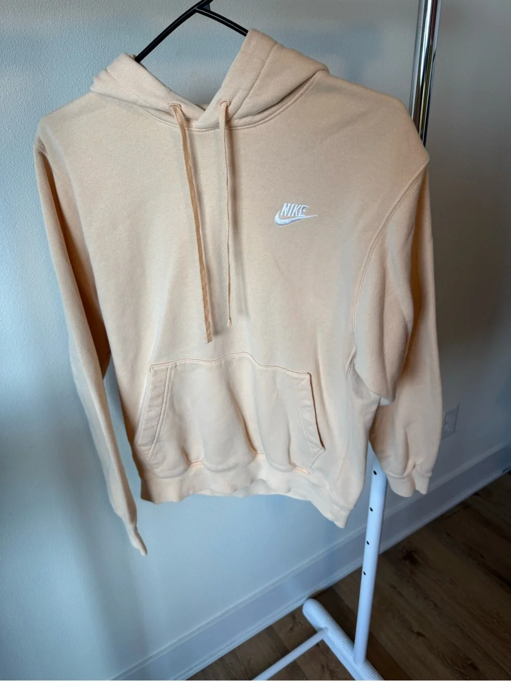 Nike Club Fleece Pullover Hoodie Peach size Small